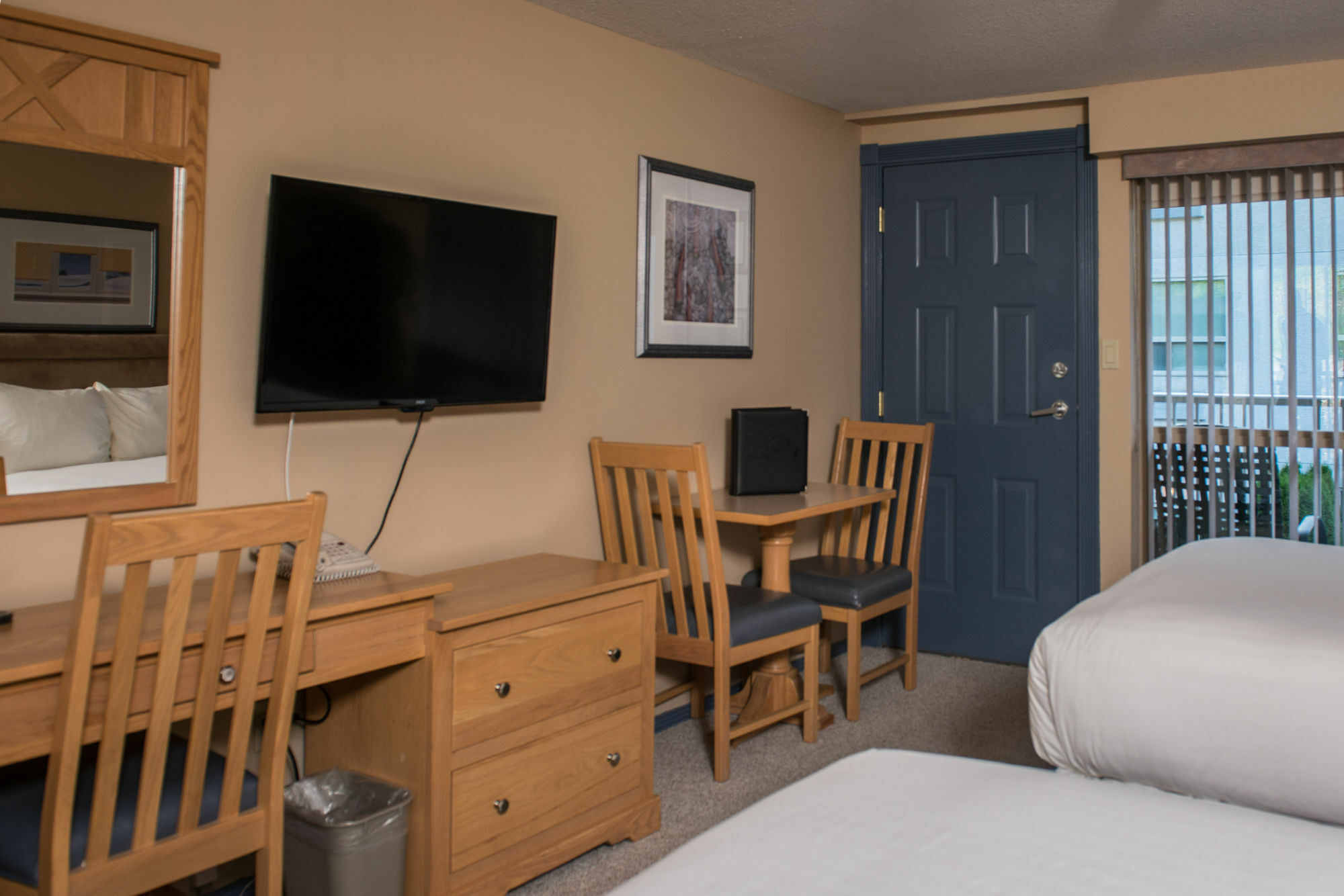 Hilltop Inn - Salmon Arm Zewnętrze zdjęcie