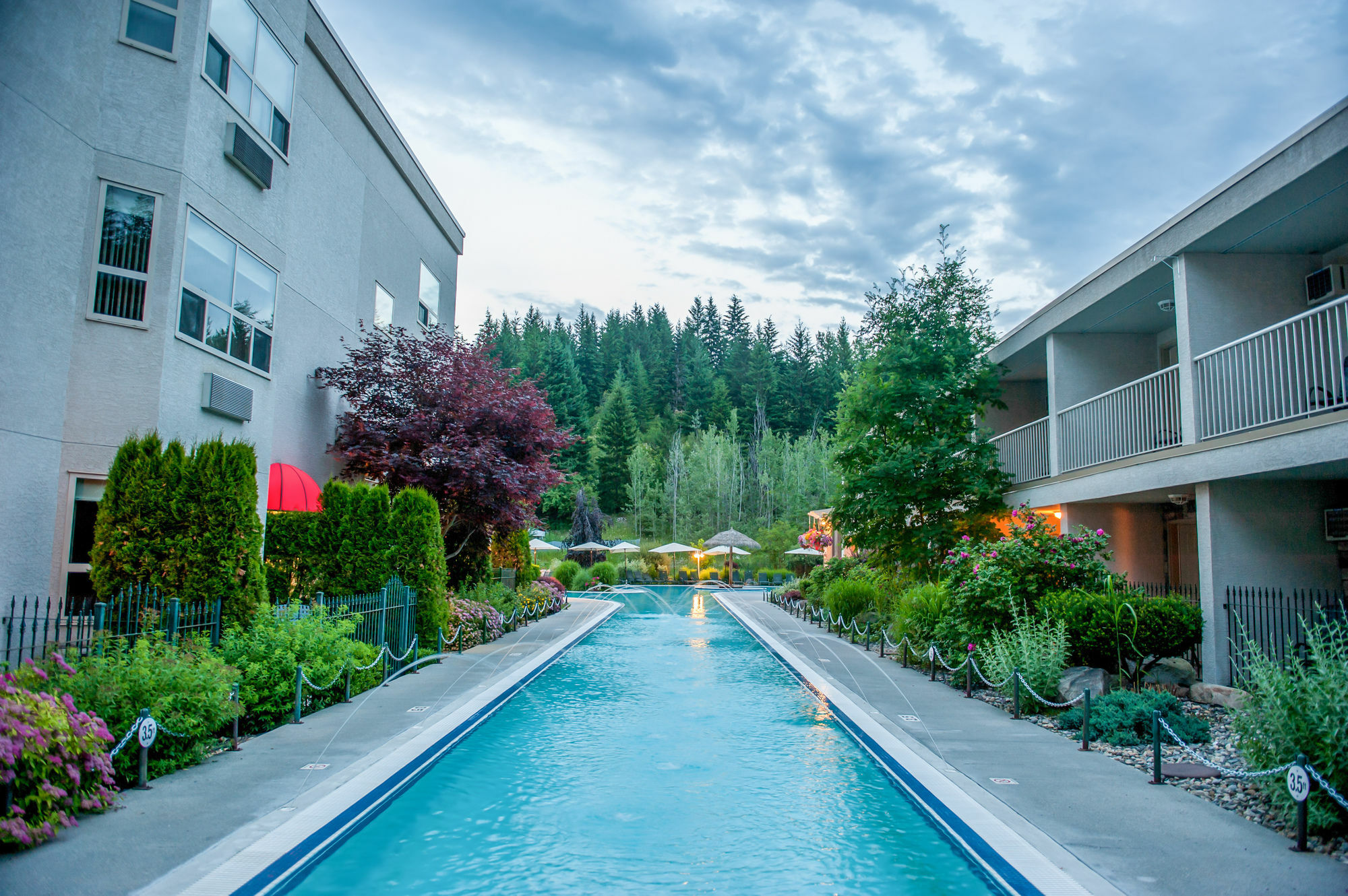 Hilltop Inn - Salmon Arm Zewnętrze zdjęcie