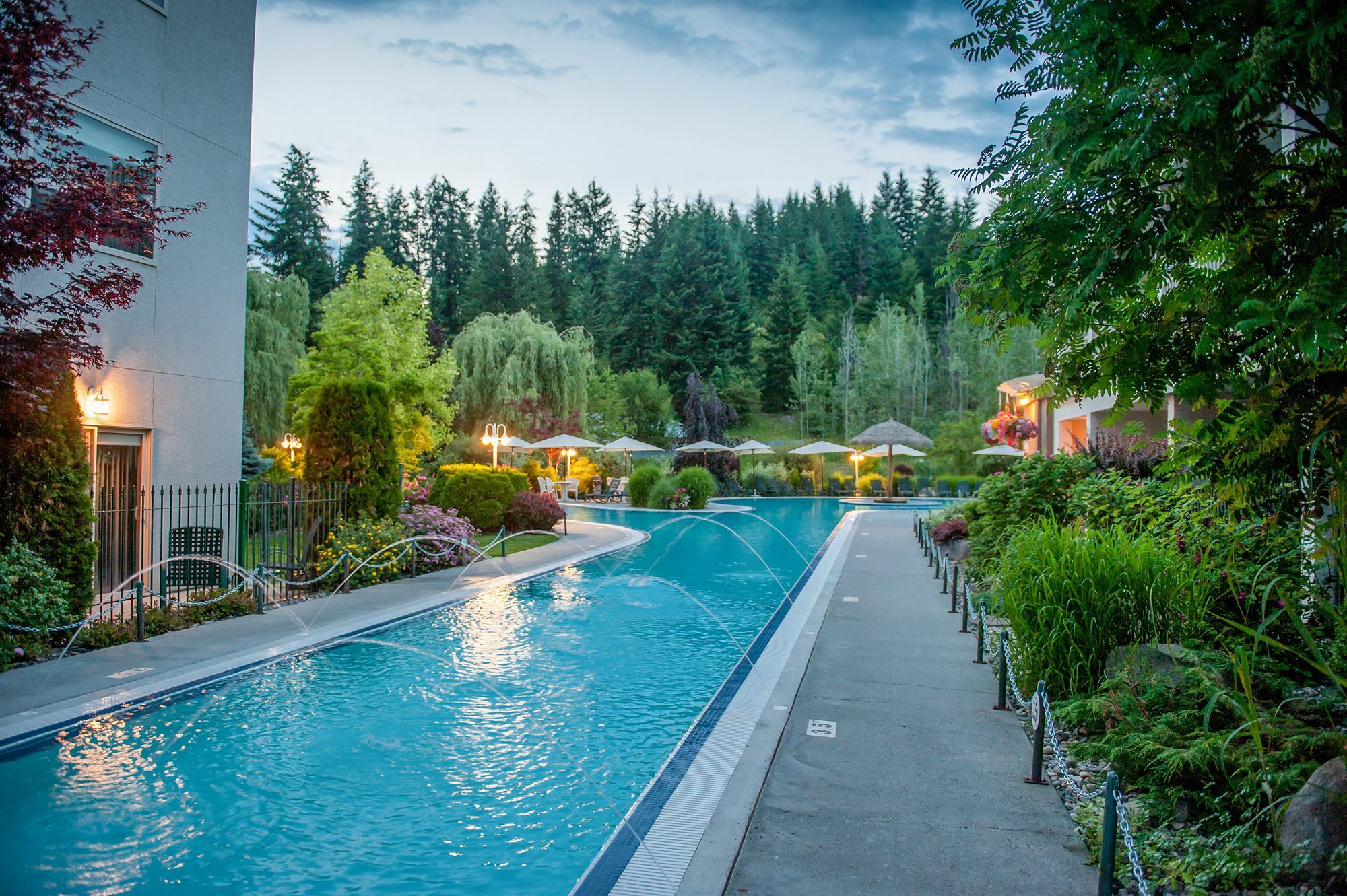 Hilltop Inn - Salmon Arm Zewnętrze zdjęcie