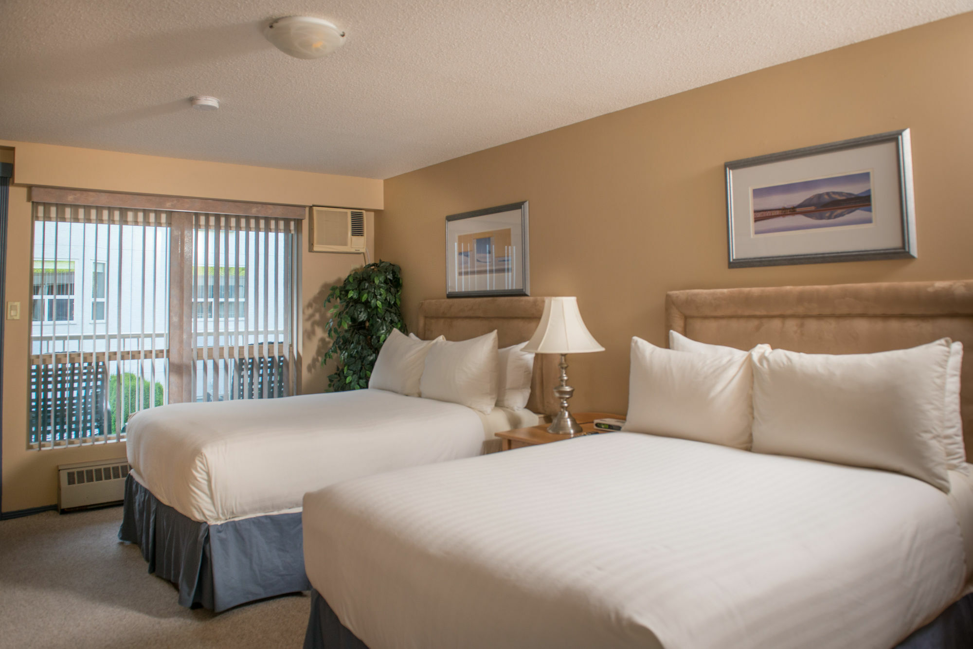 Hilltop Inn - Salmon Arm Zewnętrze zdjęcie