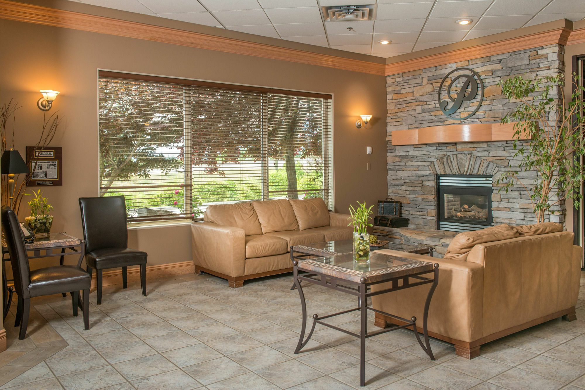 Hilltop Inn - Salmon Arm Zewnętrze zdjęcie