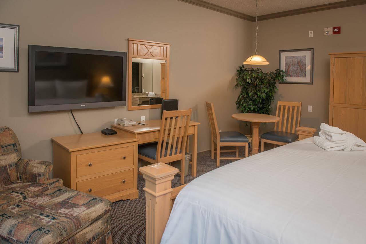 Hilltop Inn - Salmon Arm Zewnętrze zdjęcie